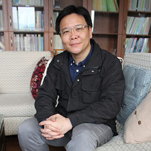 黃志忠副教授 Professor Chih-Chung Huang